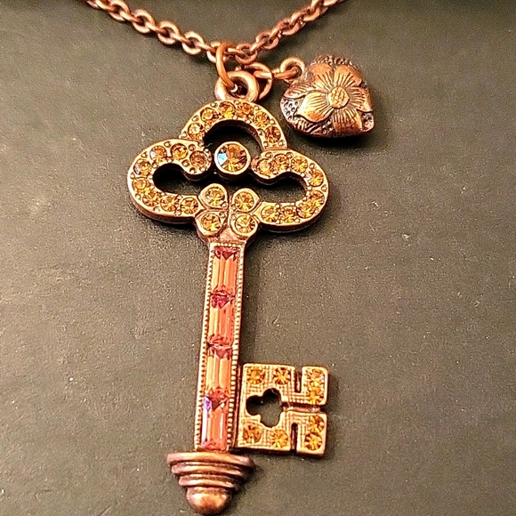 NEW 1928 Copper-tone/Bronze Key Necklace 🔑 Crystals, 18", Gift-Boxed! - Picture 5 of 10